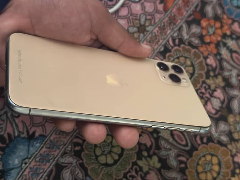 Apple iPhone 11 Pro Max 2