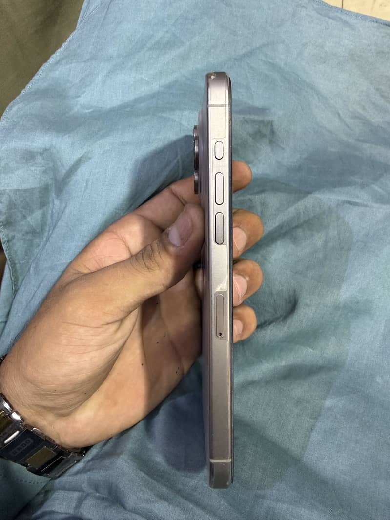 Apple iPhone 15 Pro Max 2
