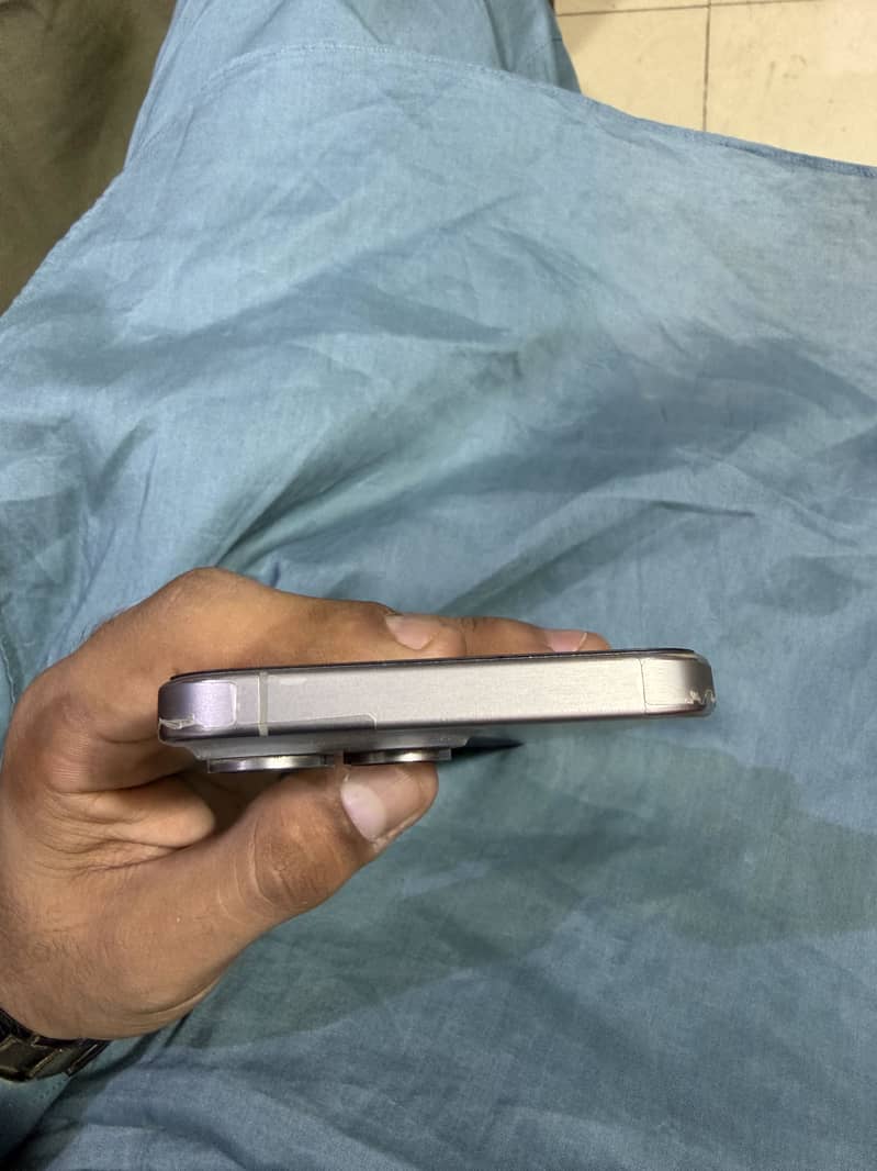 Apple iPhone 15 Pro Max 4