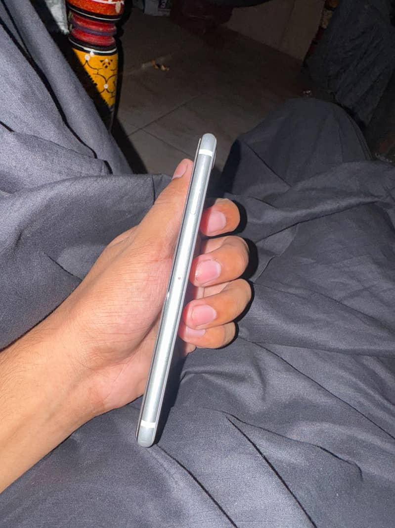 Apple iPhone SE 3