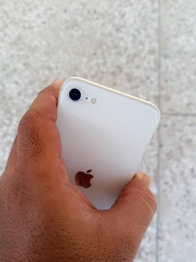 iPhone SE White | Non-PTA | 71% Battery Health | Good Condition