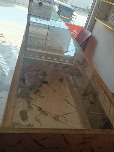 Counter with glass and rack Assessries