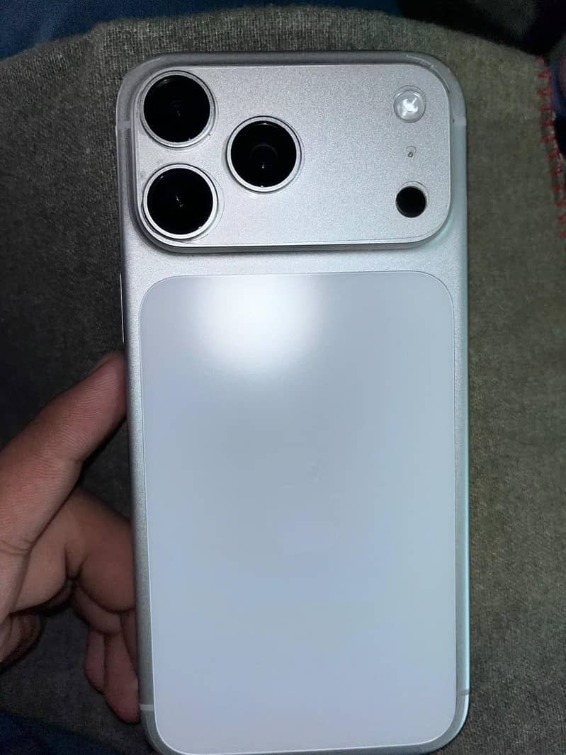 Apple iPhone 17 Pro Max 0