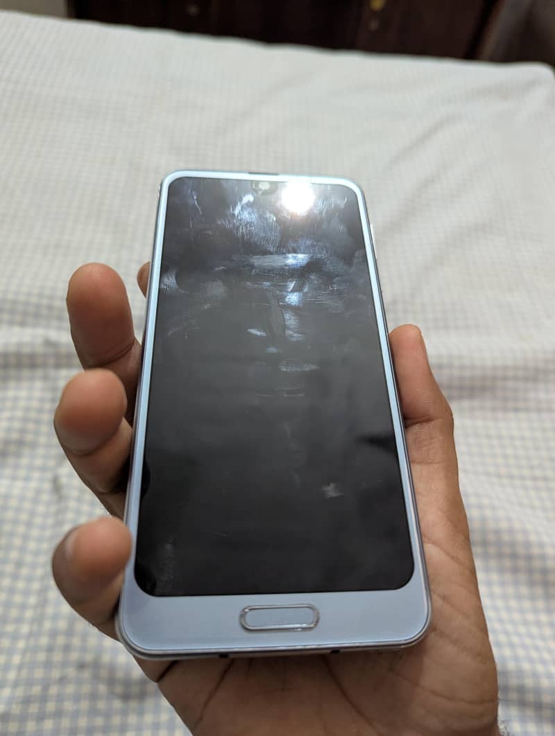Sharp Aquos R2 1