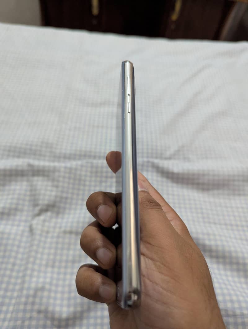 Sharp Aquos R2 3