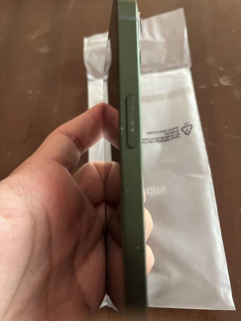 Apple iPhone 13 2