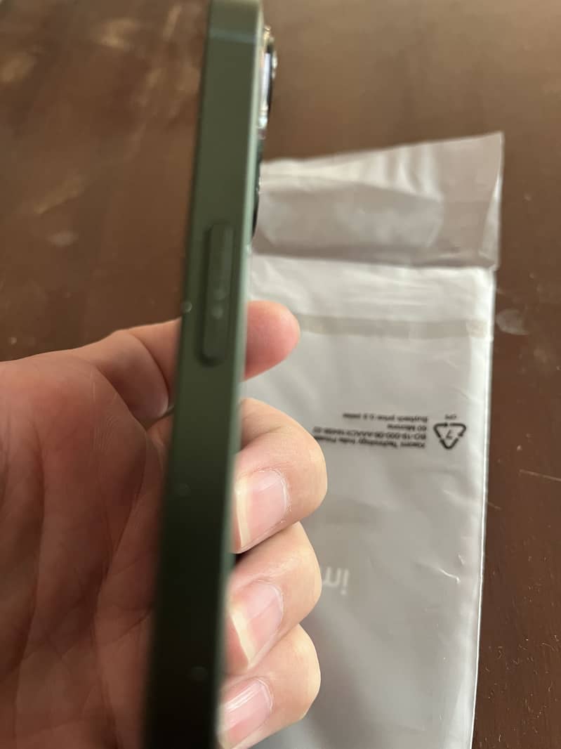Apple iPhone 13 9