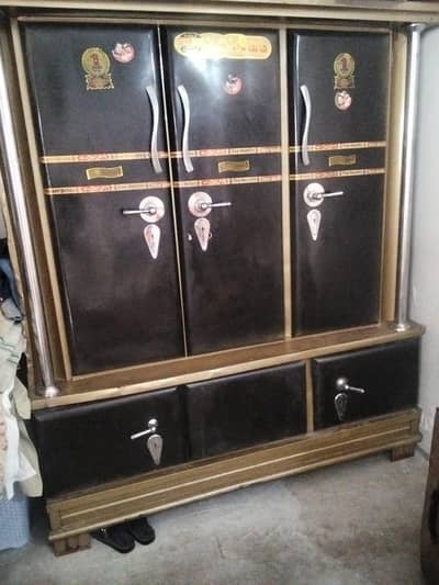 Almari for sale. Steel mai h