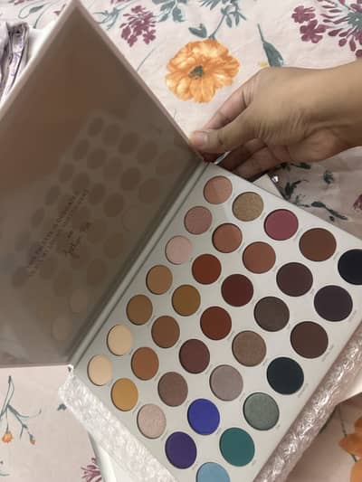 Jaclyn Hill- Eyeshadow Palette, Volume I
