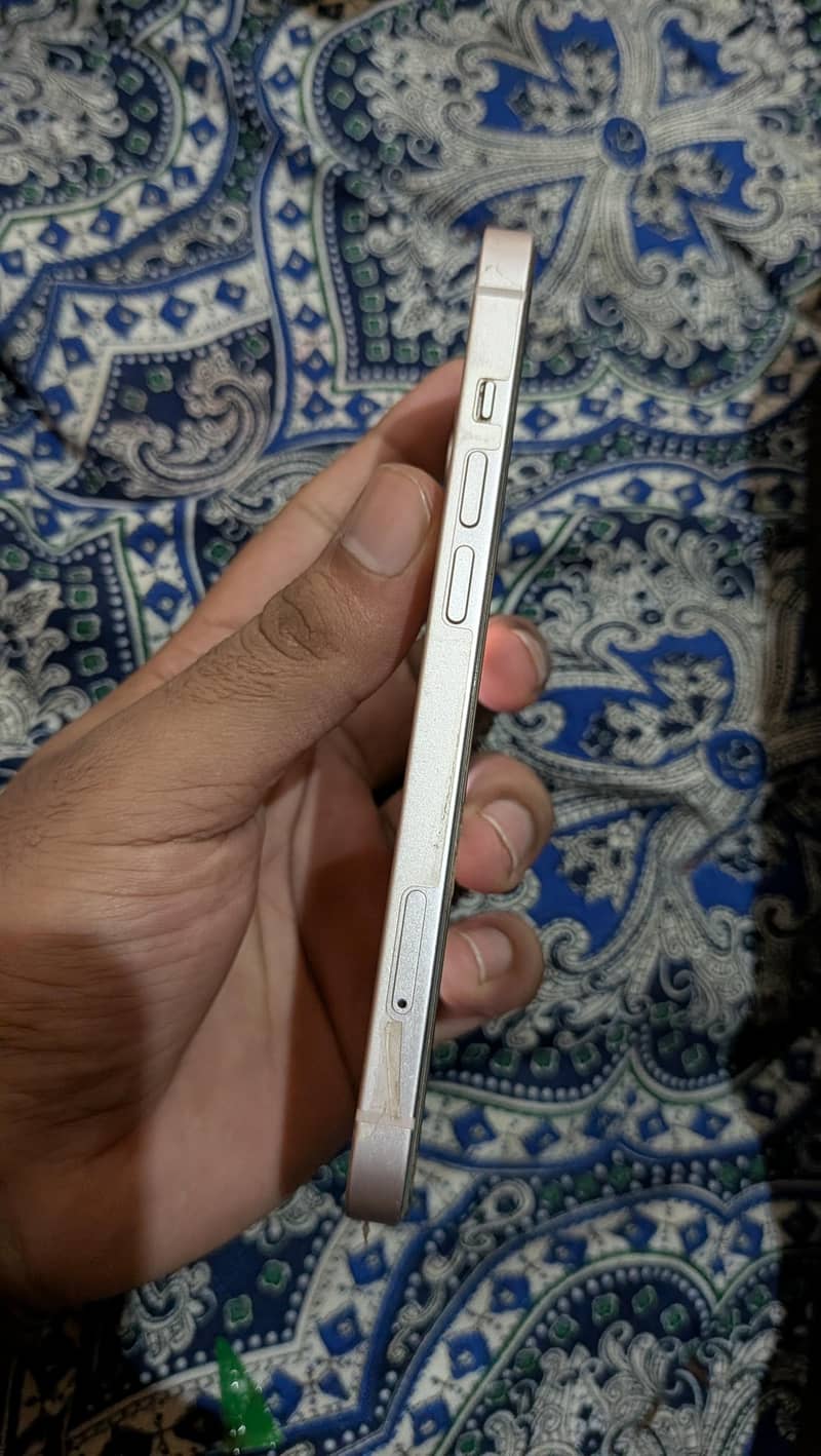 Apple iPhone 13 1