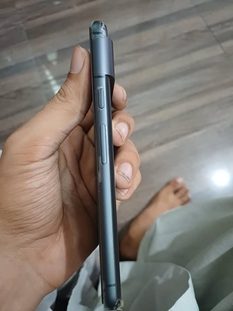 Google Pixel 8 4