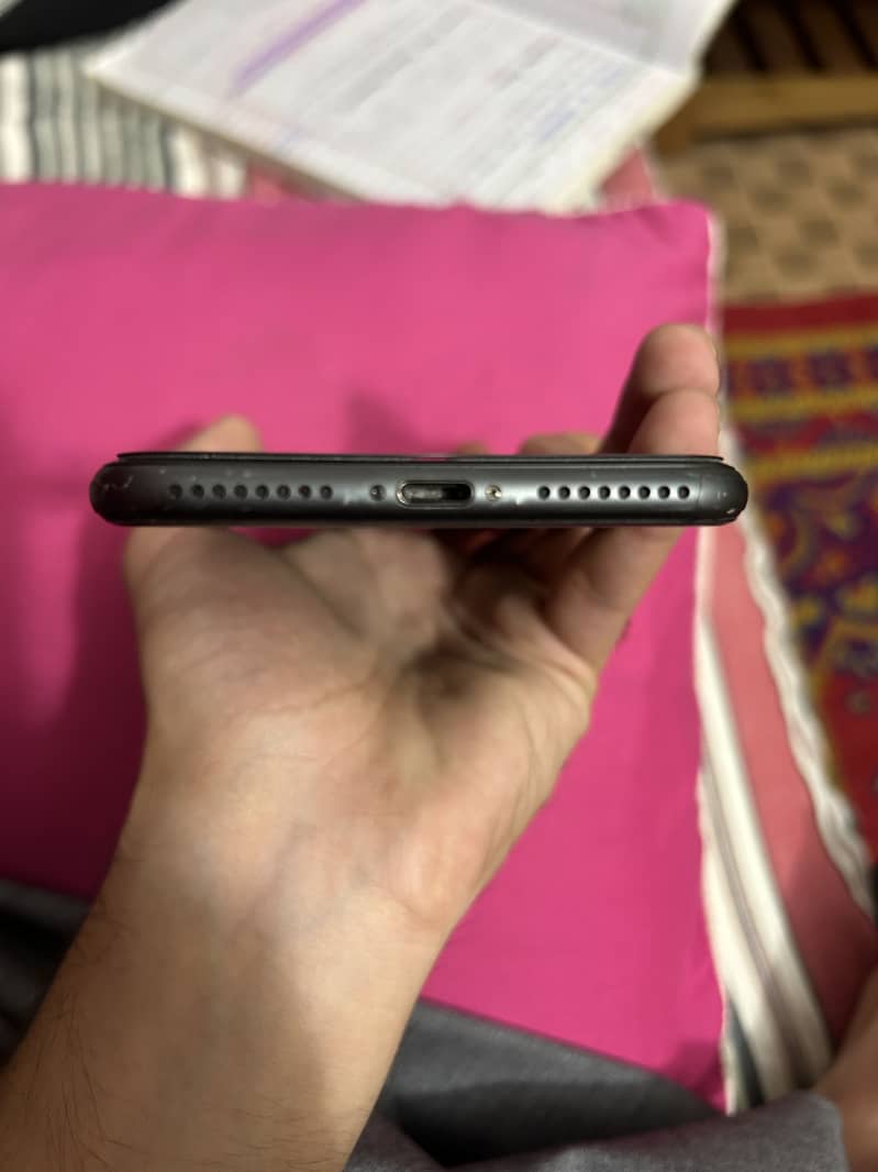 Apple iPhone 8 Plus 3
