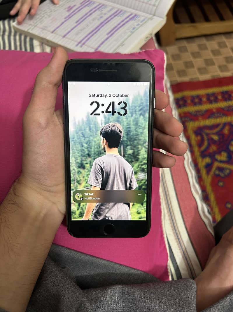 Apple iPhone 8 Plus 5