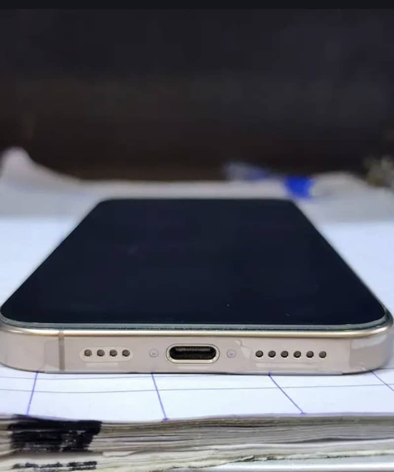Apple iPhone 16 Pro Max 3