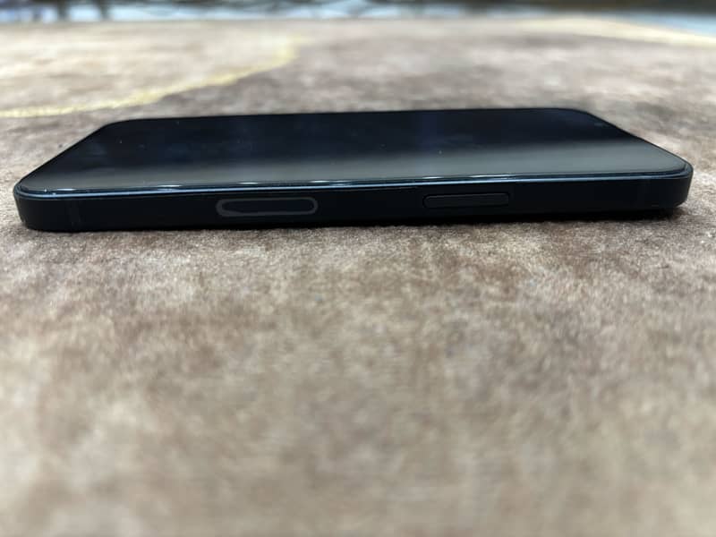 Apple iPhone 13 2