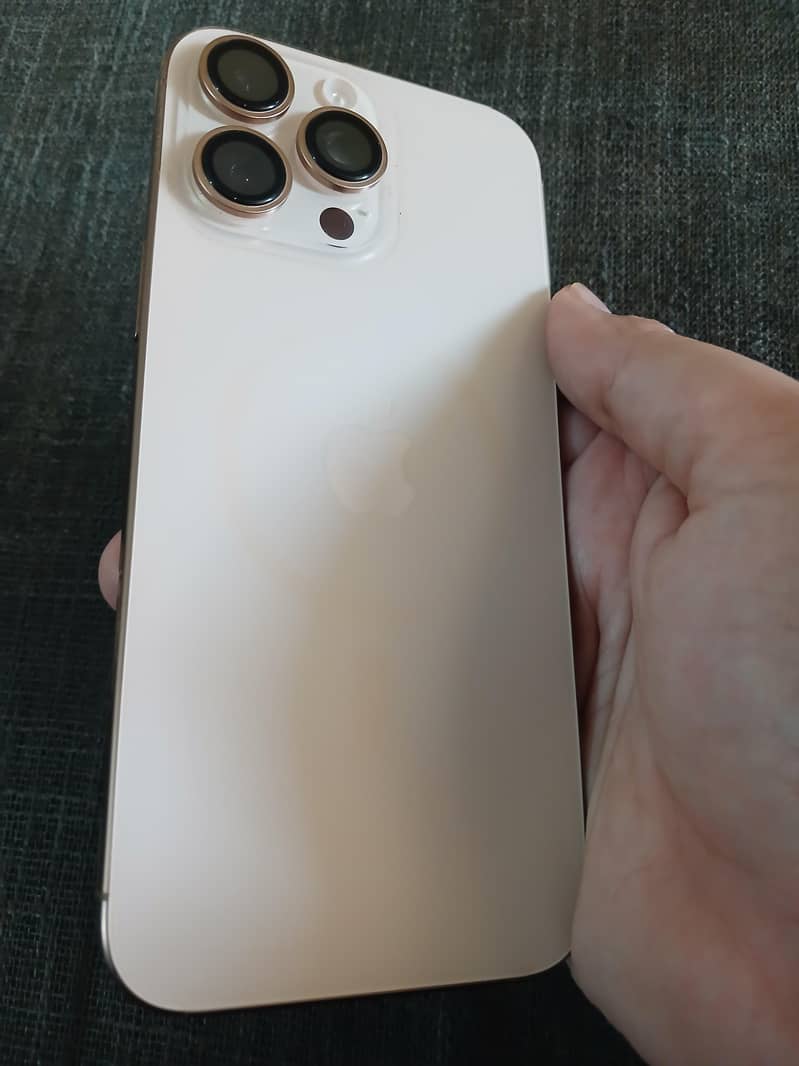 Apple iPhone 16 Pro Max 0