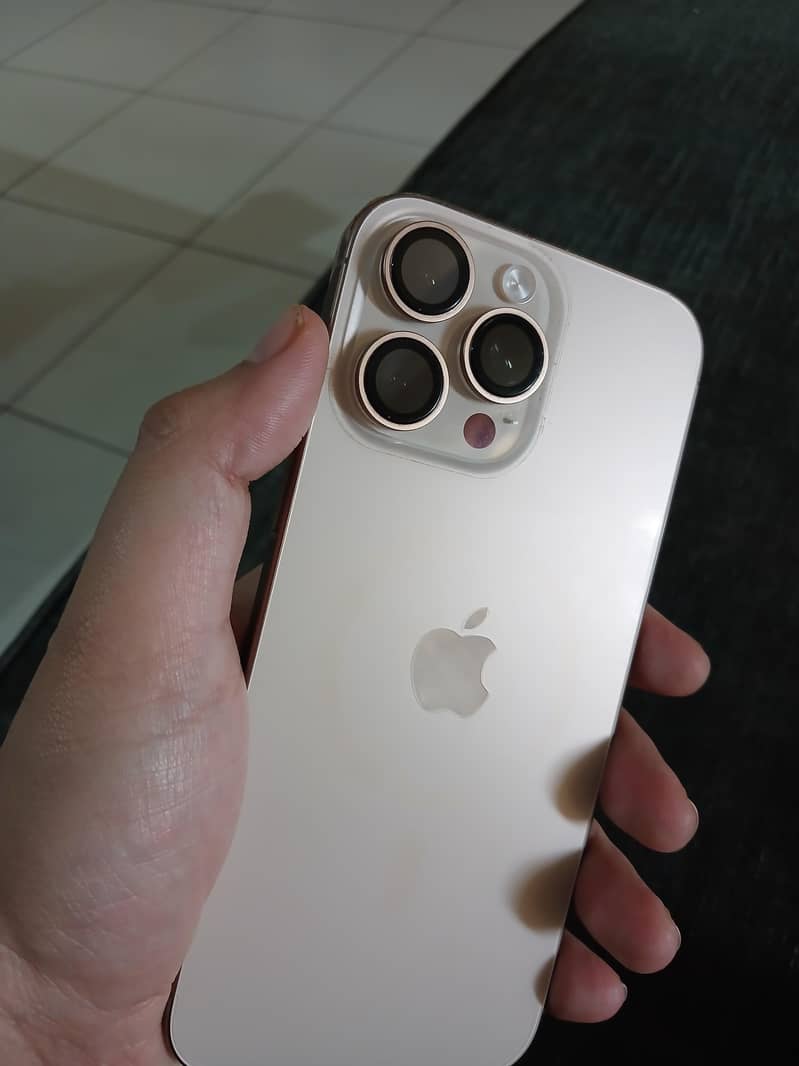 Apple iPhone 16 Pro Max 2