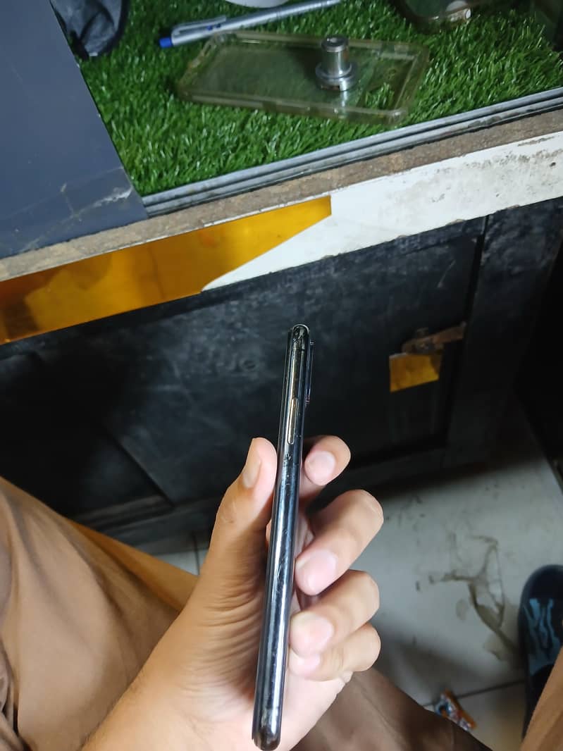 Apple iPhone Xs 0