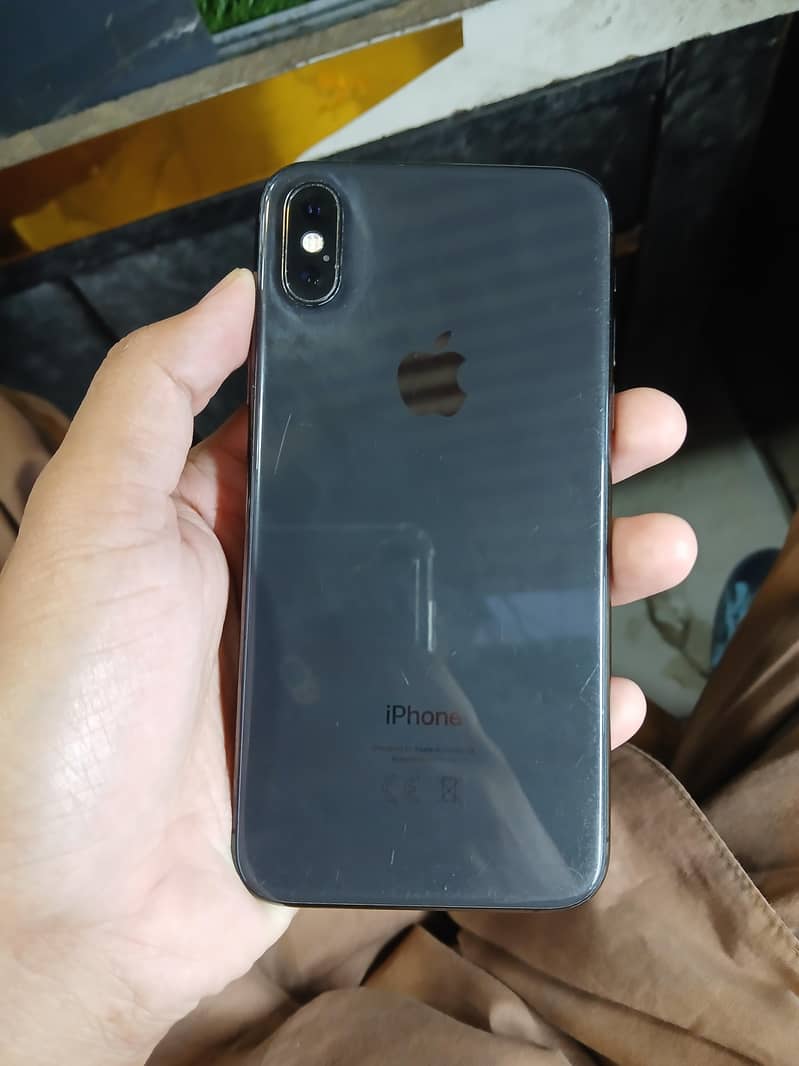 Apple iPhone Xs 2