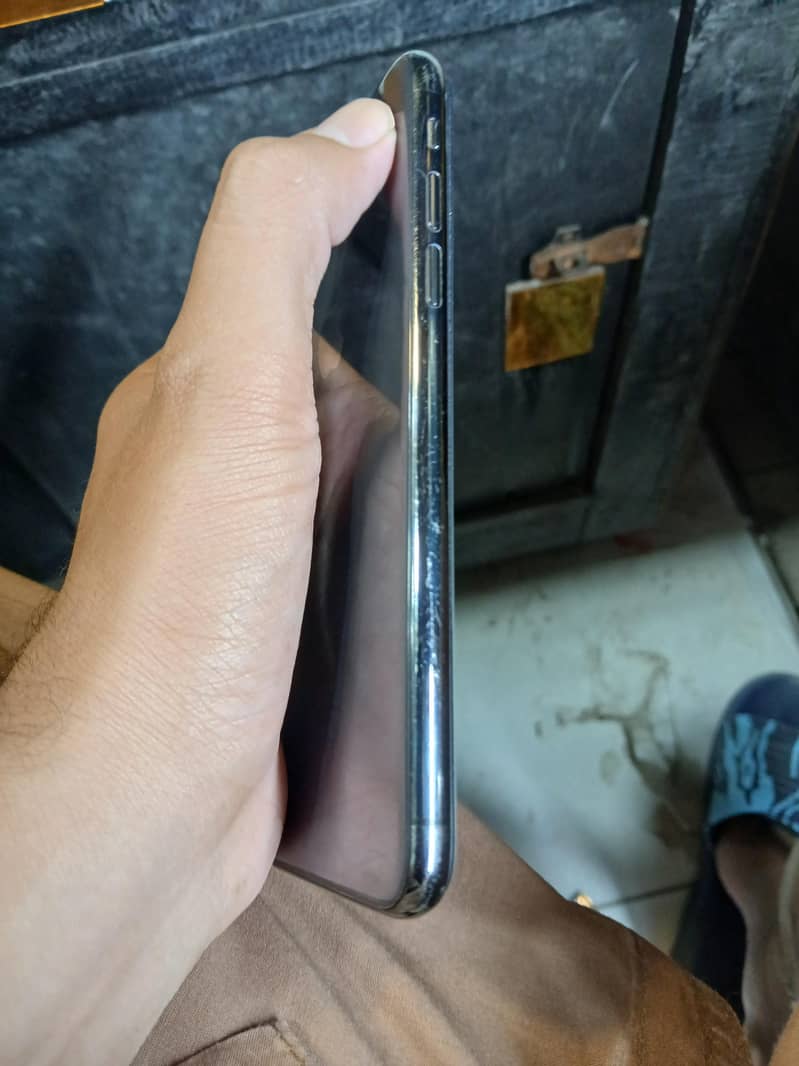 Apple iPhone Xs 3