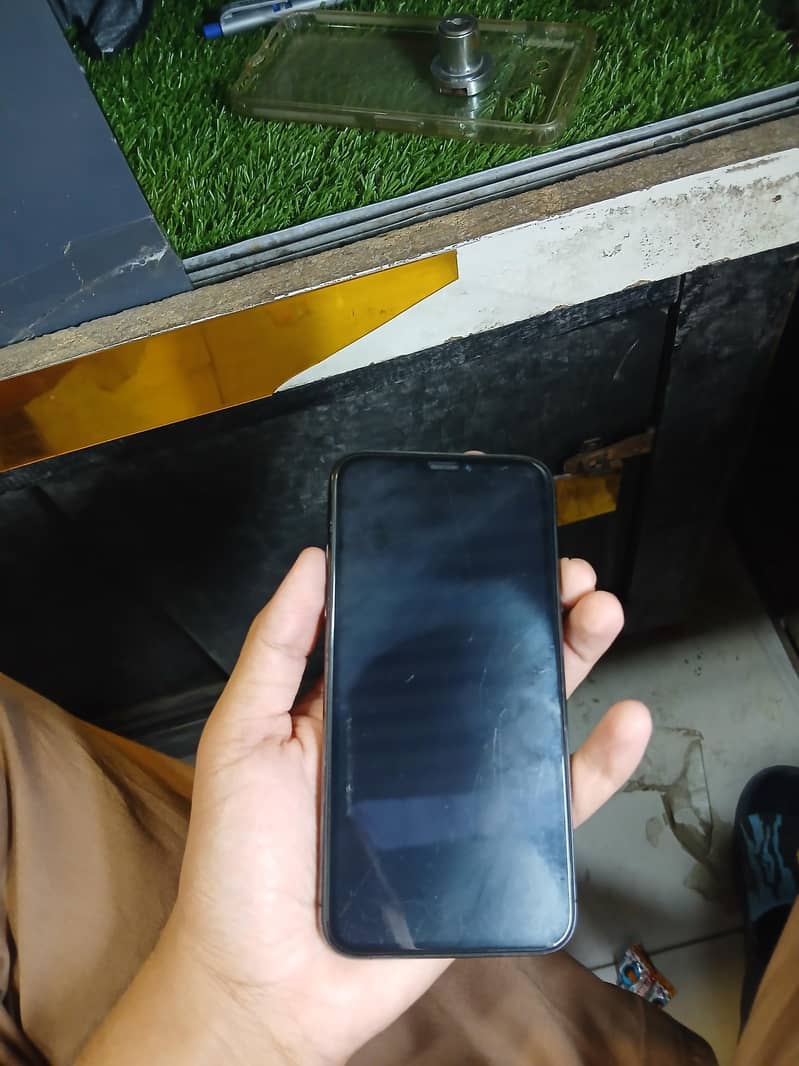 Apple iPhone Xs 4