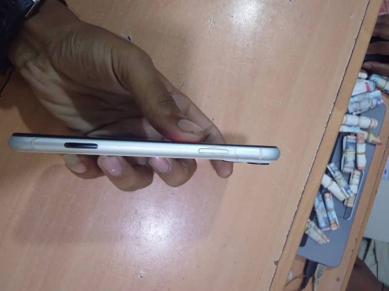 Apple iPhone XR 3