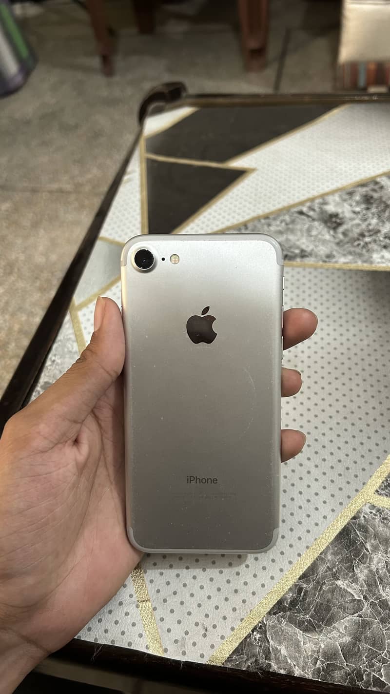 Apple iPhone 7 2