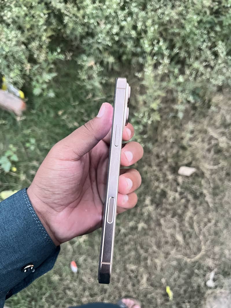 Apple iPhone 16 Pro Max 3