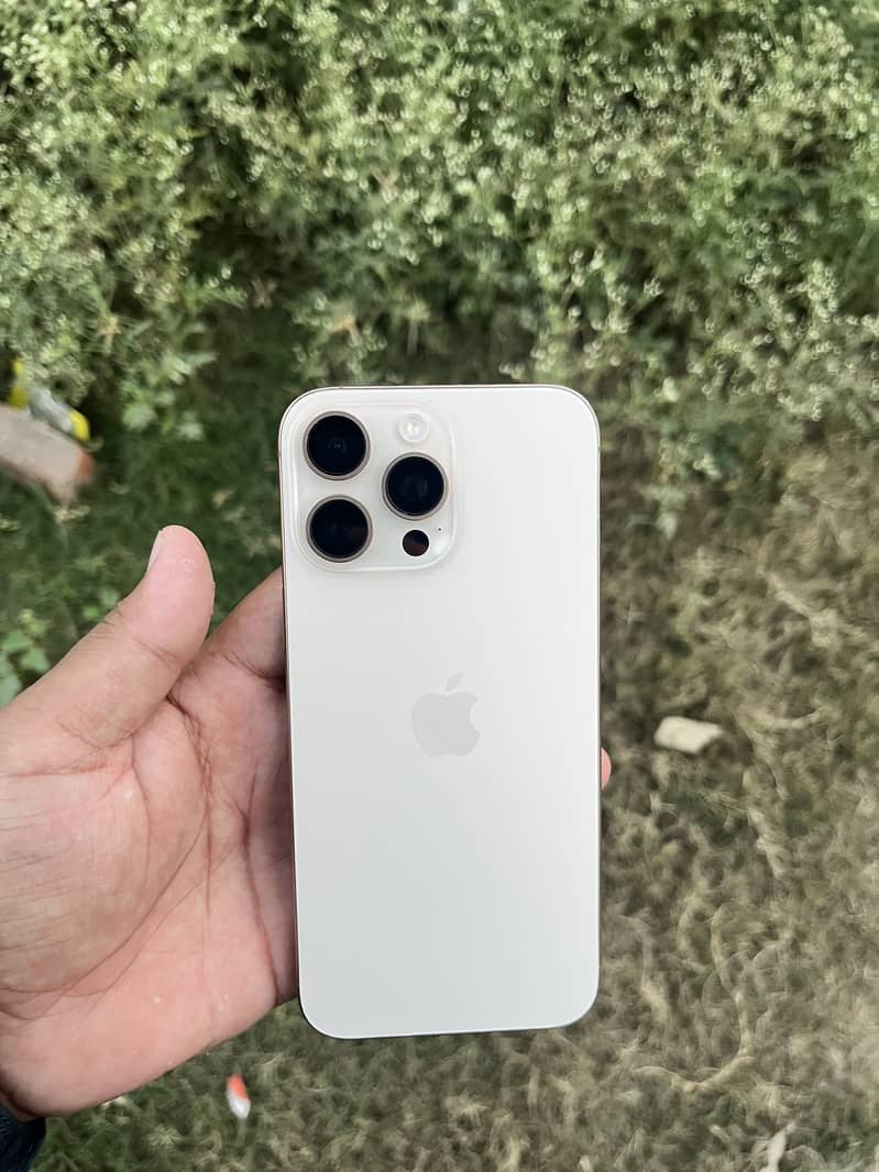 Apple iPhone 16 Pro Max 4
