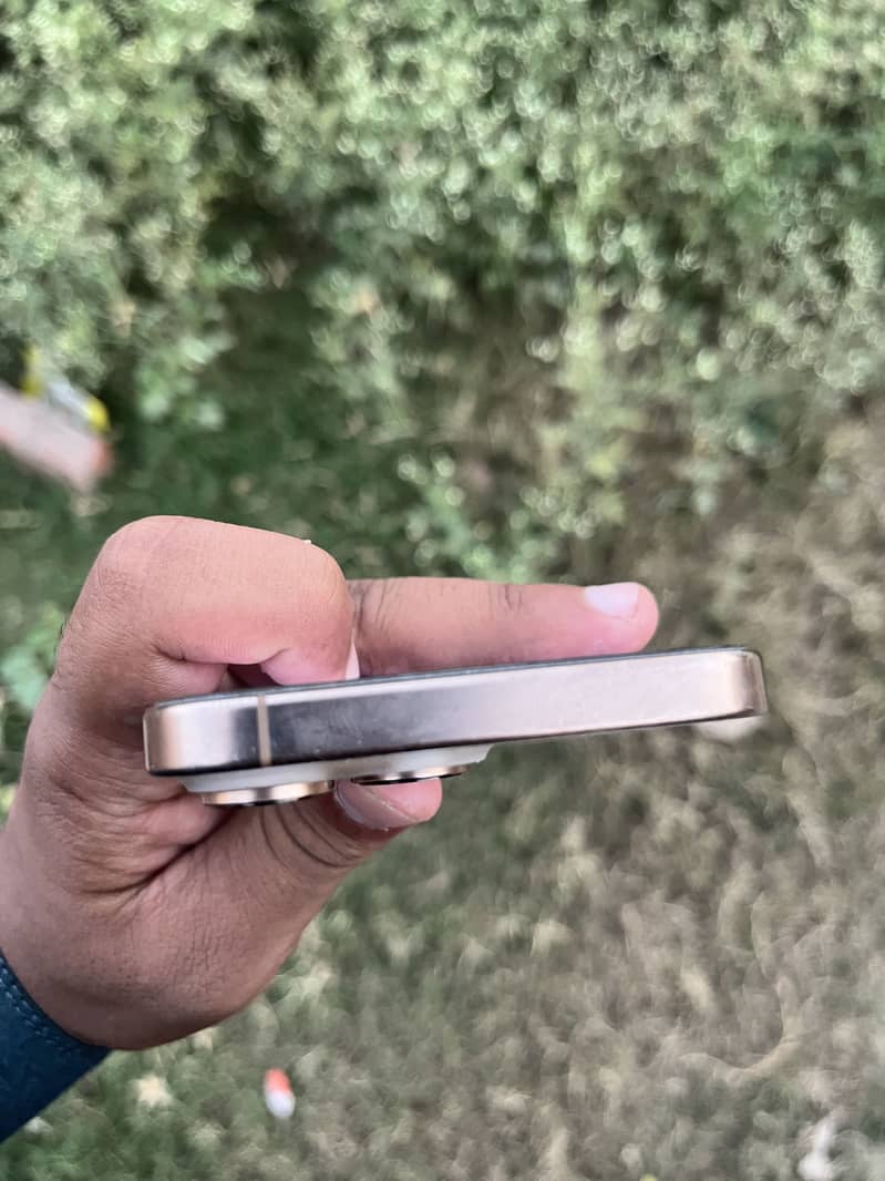 Apple iPhone 16 Pro Max 5