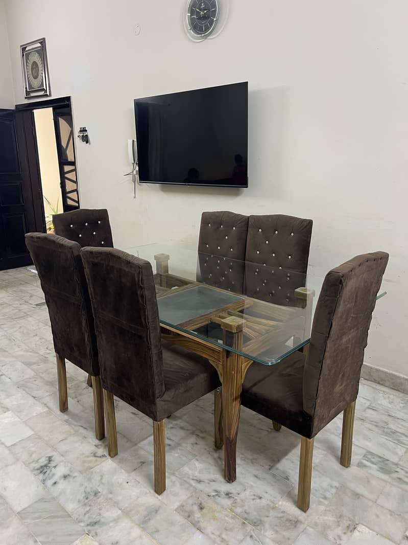 Dining Table 0