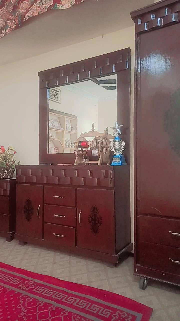 Dressing table 0
