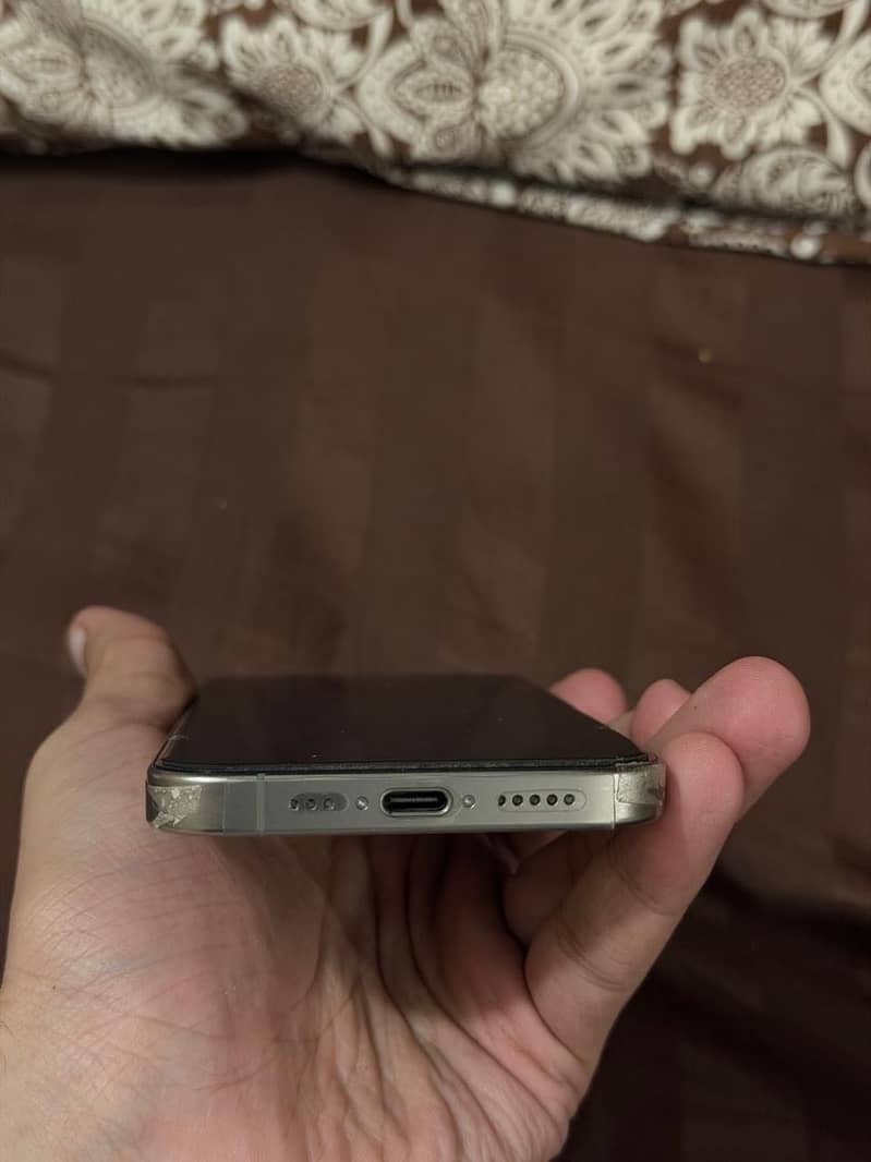 Apple iPhone 15 Pro 0