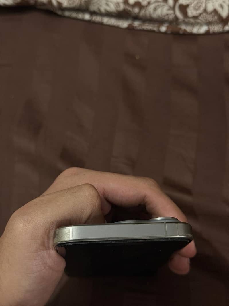 Apple iPhone 15 Pro 2