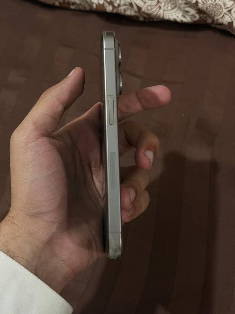 Apple iPhone 15 Pro 3