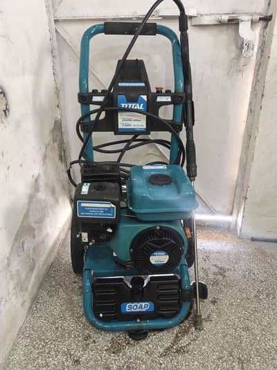 Heavy duty total pressure washer