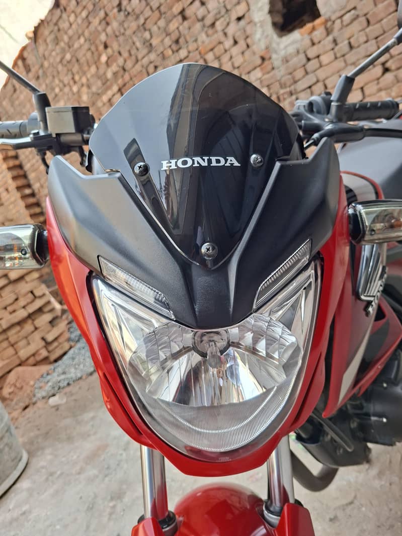 Honda CB150F 4