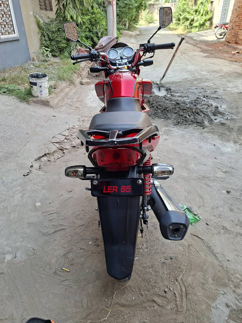 Honda CB150F 8