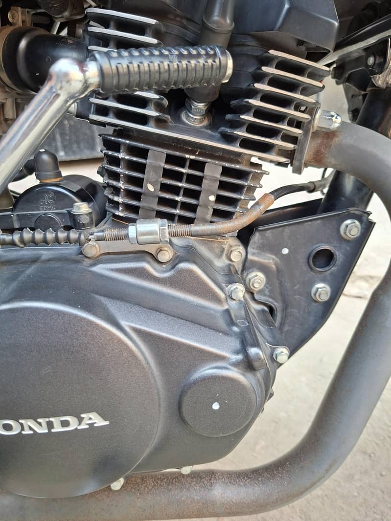 Honda CB150F 9