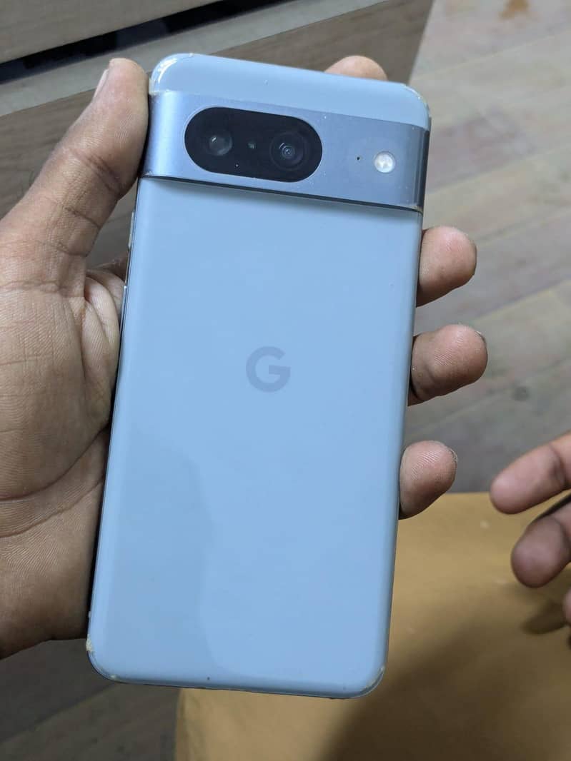 Google Pixel 8 4