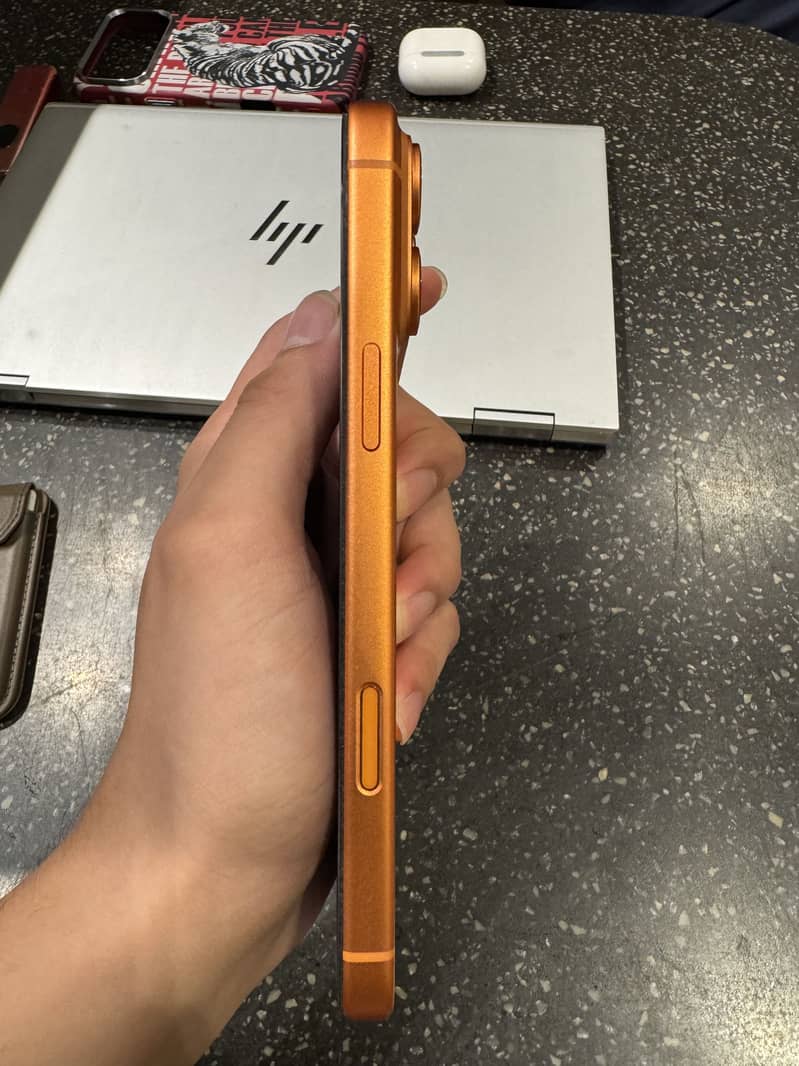 Apple iPhone 17 Pro Max 4