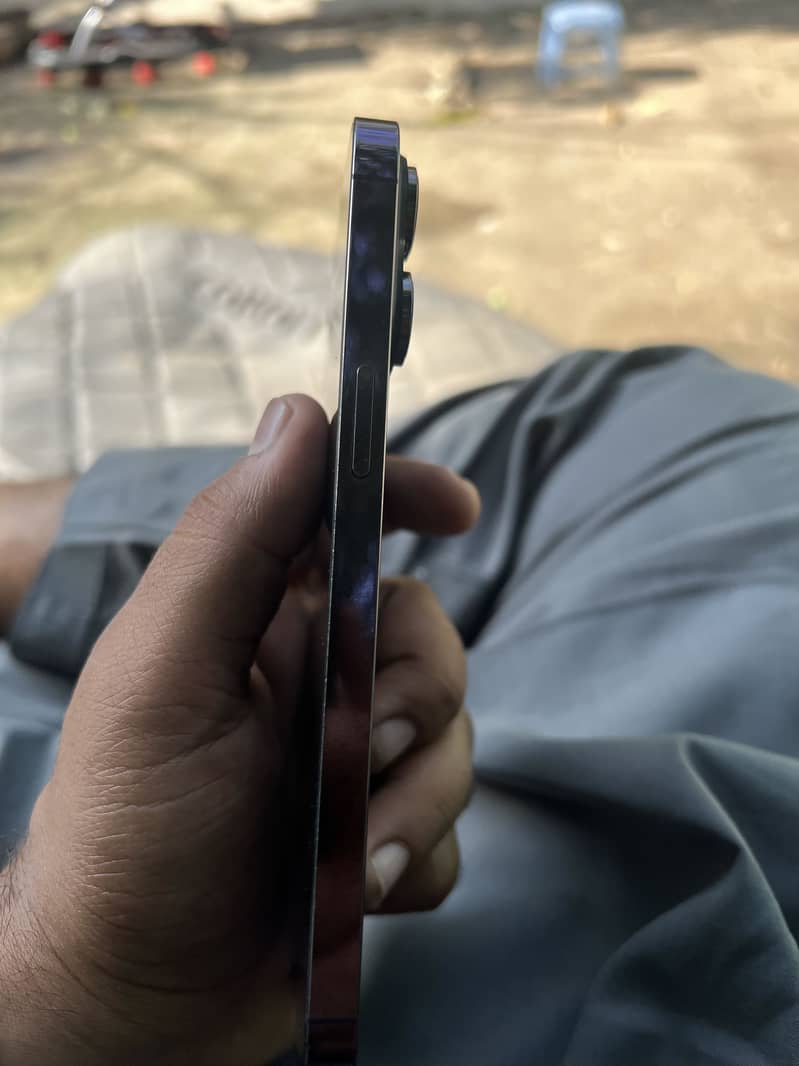 Apple iPhone 14 Pro Max 1