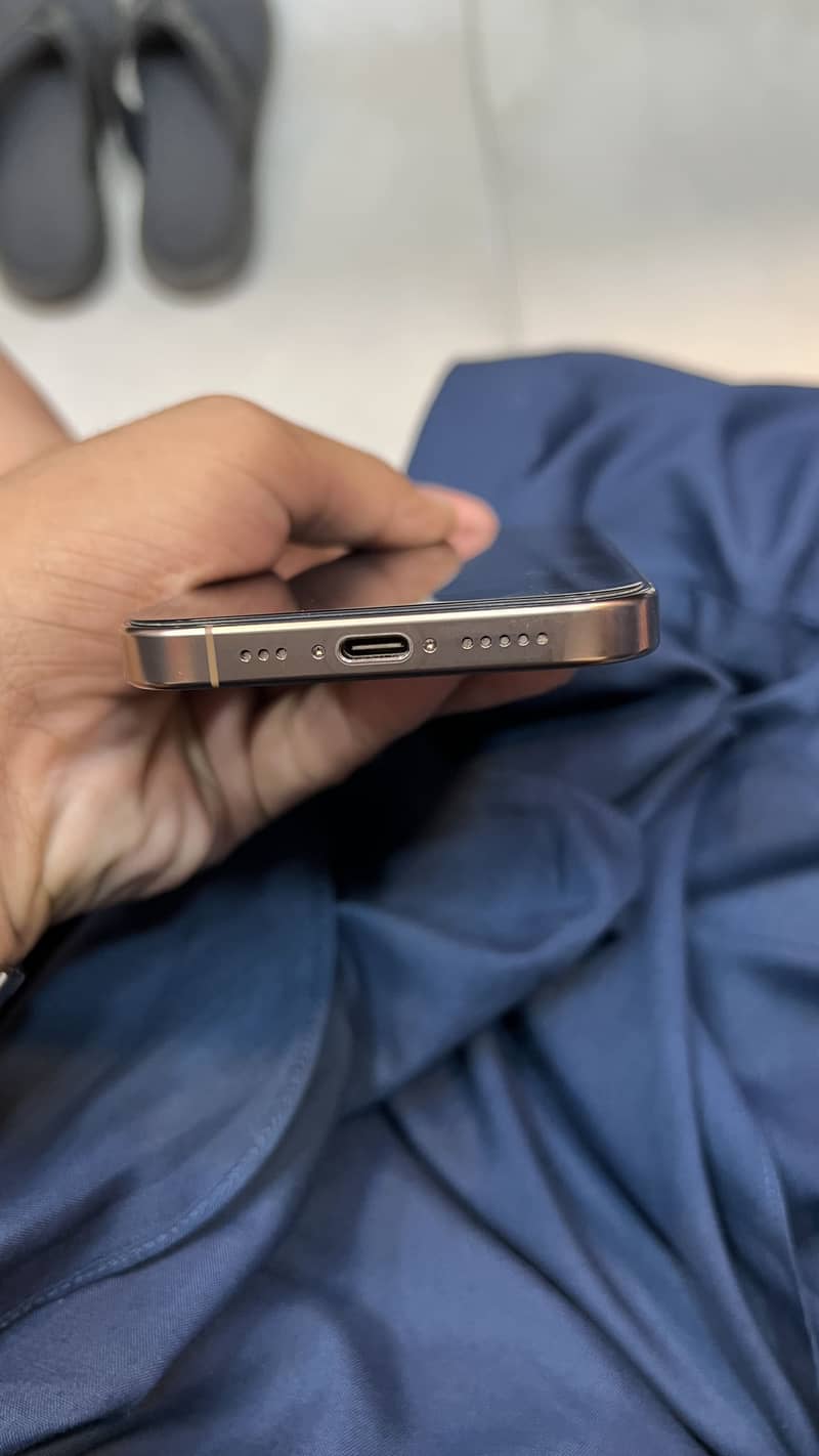 Apple iPhone 16 Pro 1