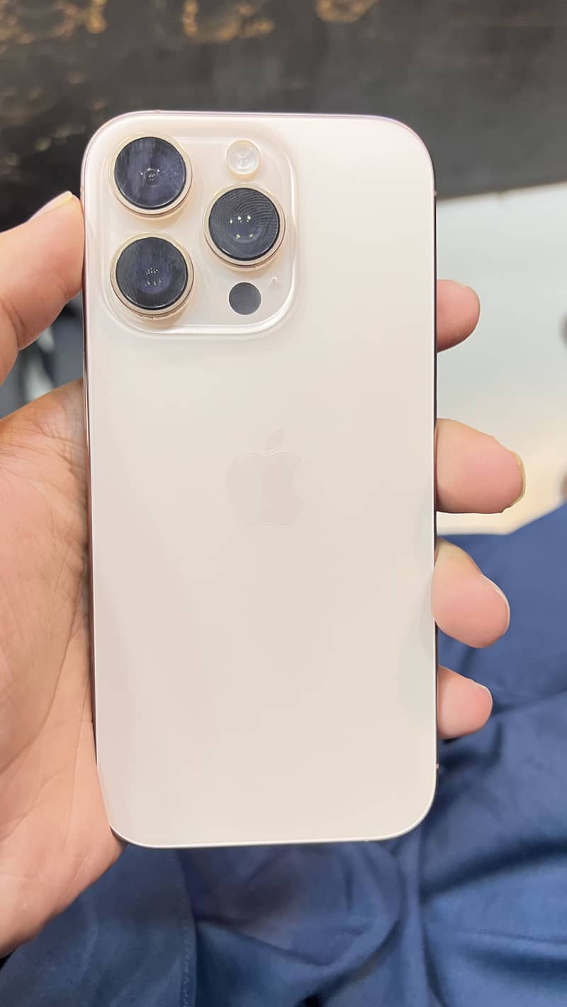 Apple iPhone 16 Pro 2