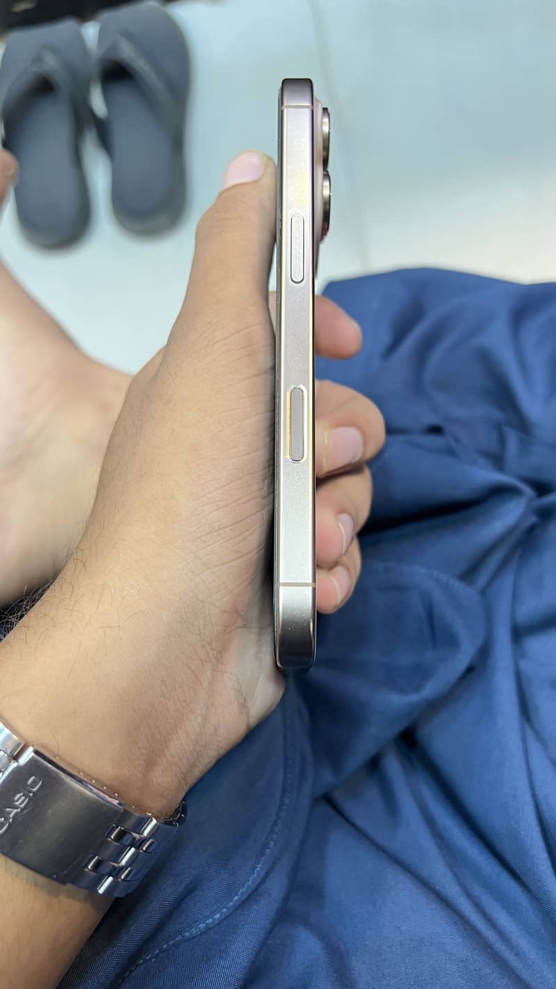 Apple iPhone 16 Pro 4