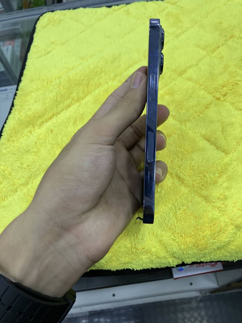 Apple iPhone 13 Pro 2