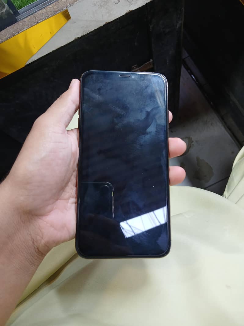 Apple iPhone Xs max 1