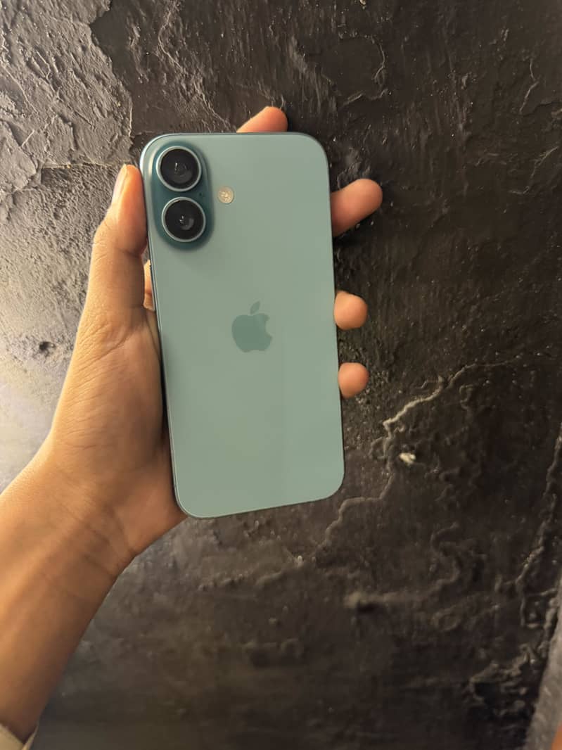 Apple iPhone 16 0