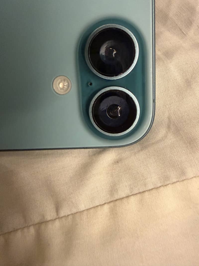 Apple iPhone 16 2