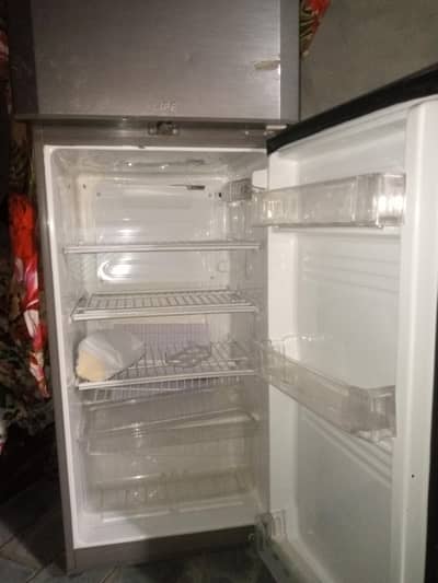 dowlance medium size ha abhi tak frige ka Uper sa shaper bhe nahi utra